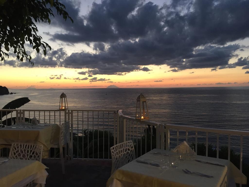 Hotel Valemare Тропеа Екстериор снимка