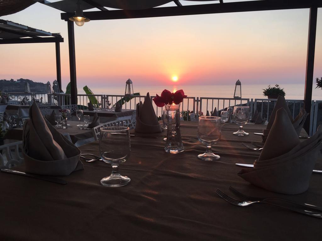 Hotel Valemare Тропеа Екстериор снимка